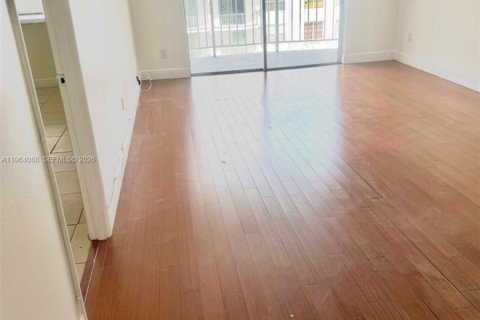 Condo in Miami, Florida, 1 bedroom  № 2026683 - photo 5