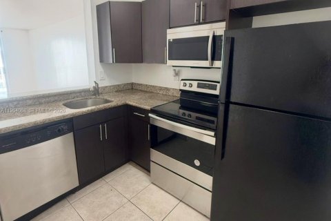 Condo in Miami, Florida, 1 bedroom  № 2026683 - photo 3