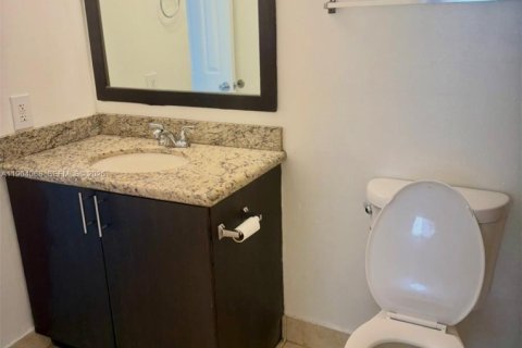 Condo in Miami, Florida, 1 bedroom  № 2026683 - photo 13