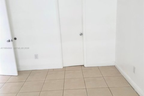 Condo in Miami, Florida, 1 bedroom  № 2026683 - photo 10