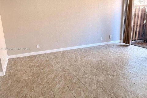 Снять в аренду таунхаус в Плантация, Флорида 4 спальни, 164.44м2, № 2063006 - фото 13