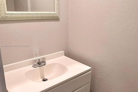 Снять в аренду таунхаус в Плантация, Флорида 4 спальни, 164.44м2, № 2063006 - фото 19