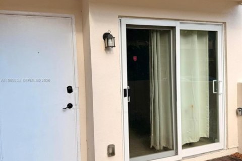 Снять в аренду таунхаус в Плантация, Флорида 4 спальни, 164.44м2, № 2063006 - фото 3