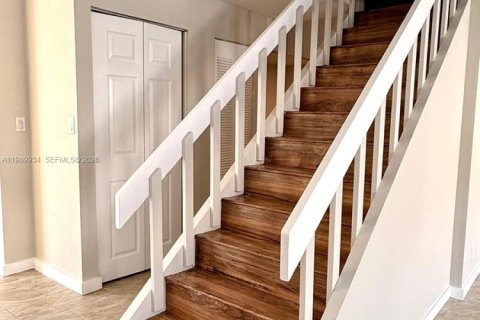 Снять в аренду таунхаус в Плантация, Флорида 4 спальни, 164.44м2, № 2063006 - фото 17