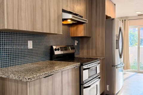 Снять в аренду таунхаус в Плантация, Флорида 4 спальни, 164.44м2, № 2063006 - фото 7