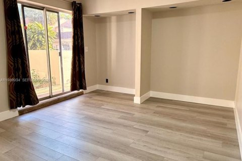 Снять в аренду таунхаус в Плантация, Флорида 4 спальни, 164.44м2, № 2063006 - фото 21