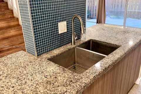 Снять в аренду таунхаус в Плантация, Флорида 4 спальни, 164.44м2, № 2063006 - фото 11