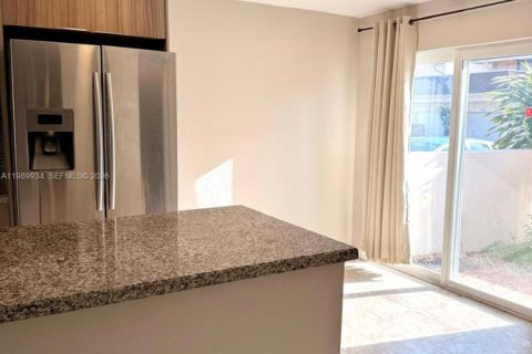 Снять в аренду таунхаус в Плантация, Флорида 4 спальни, 164.44м2, № 2063006 - фото 4