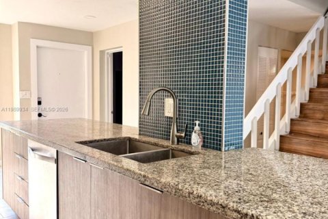 Снять в аренду таунхаус в Плантация, Флорида 4 спальни, 164.44м2, № 2063006 - фото 8