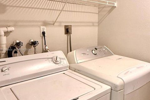 Снять в аренду таунхаус в Плантация, Флорида 4 спальни, 164.44м2, № 2063006 - фото 18