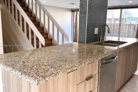 Снять в аренду таунхаус в Плантация, Флорида 4 спальни, 164.44м2, № 2063006 - фото 9