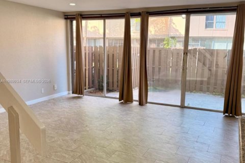 Снять в аренду таунхаус в Плантация, Флорида 4 спальни, 164.44м2, № 2063006 - фото 12