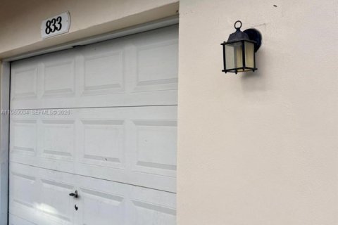 Снять в аренду таунхаус в Плантация, Флорида 4 спальни, 164.44м2, № 2063006 - фото 2