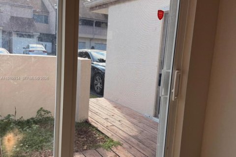 Снять в аренду таунхаус в Плантация, Флорида 4 спальни, 164.44м2, № 2063006 - фото 6