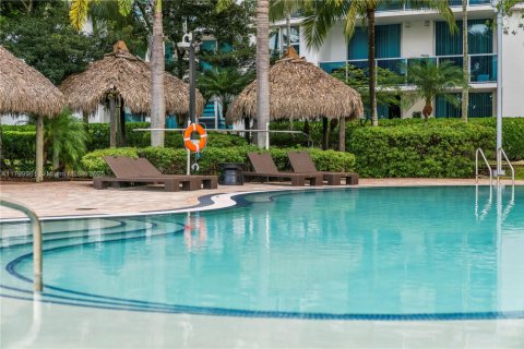 Купить кондоминиум в Санрайз, Флорида 2 спальни, 108.23м2, № 2038886 - фото 25