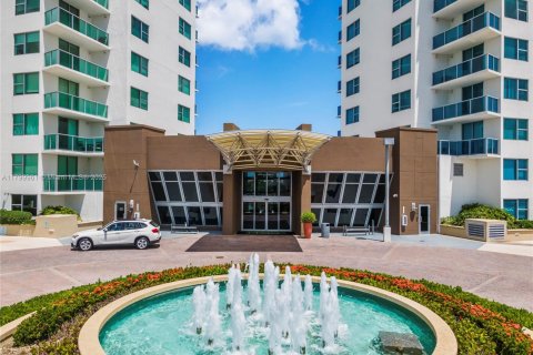 Купить кондоминиум в Санрайз, Флорида 2 спальни, 108.23м2, № 2038886 - фото 3