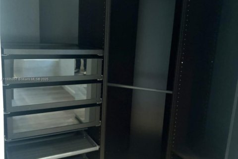 Снять в аренду таунхаус в Майами, Флорида 2 спальни, 128.21м2, № 1981966 - фото 11