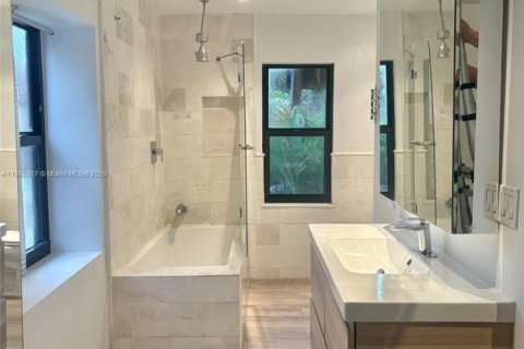 Снять в аренду таунхаус в Майами, Флорида 2 спальни, 128.21м2, № 1981966 - фото 9