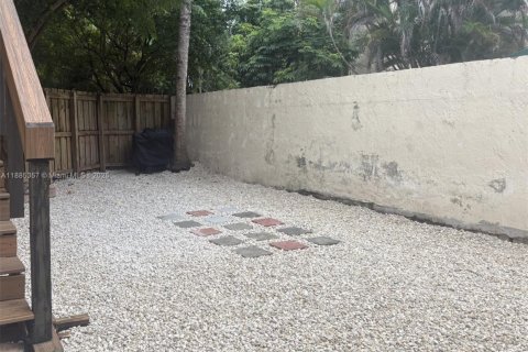 Снять в аренду таунхаус в Майами, Флорида 2 спальни, 128.21м2, № 1981966 - фото 18