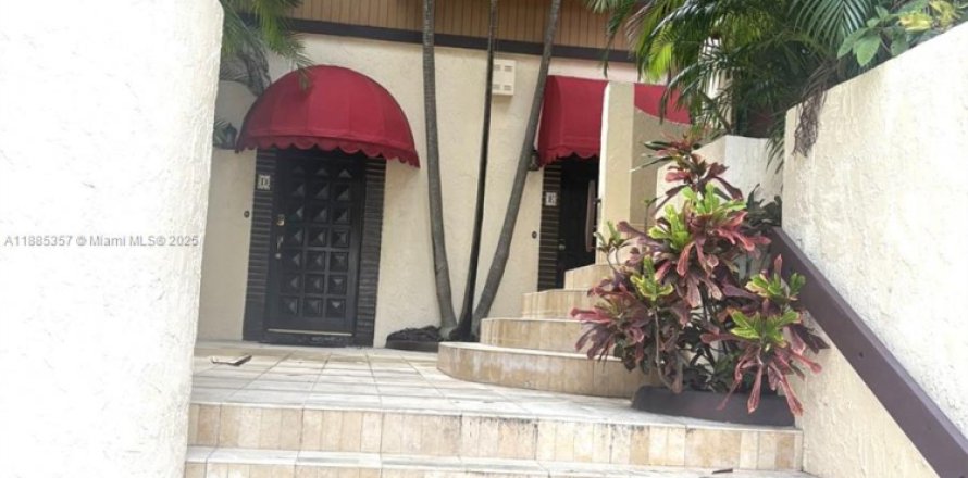 Таунхаус в Майами, Флорида 2 спальни, 128.21м2 № 1981966