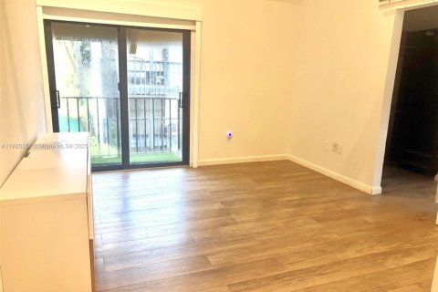 Снять в аренду таунхаус в Майами, Флорида 2 спальни, 128.21м2, № 1981966 - фото 8