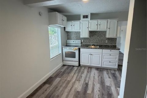 House in Tampa, Florida 3 bedrooms, 111.48 sq.m. № 2379287 - photo 24
