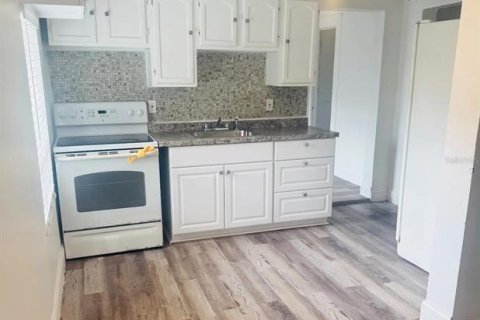 House in Tampa, Florida 3 bedrooms, 111.48 sq.m. № 2379287 - photo 17