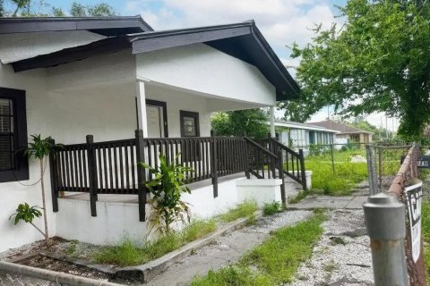 House in Tampa, Florida 3 bedrooms, 111.48 sq.m. № 2379287 - photo 2