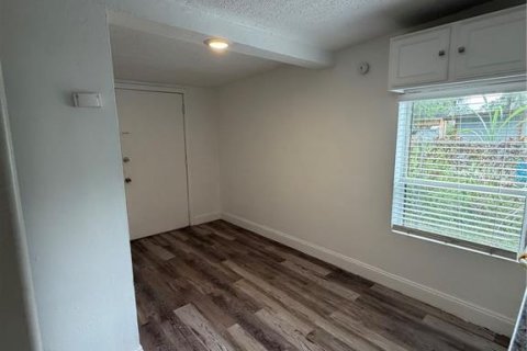 House in Tampa, Florida 3 bedrooms, 111.48 sq.m. № 2379287 - photo 30