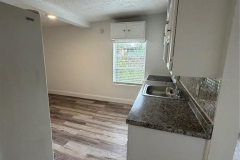 House in Tampa, Florida 3 bedrooms, 111.48 sq.m. № 2379287 - photo 26