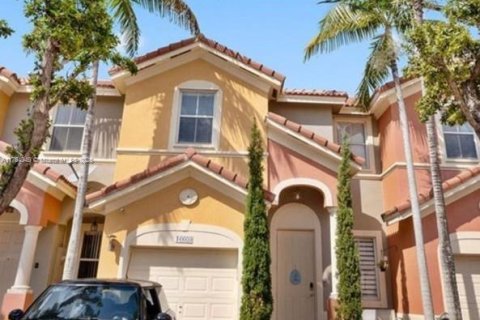 Townhouse in Miami, Florida 4 bedrooms, 169.64 sq.m. № 1985410 - photo 1