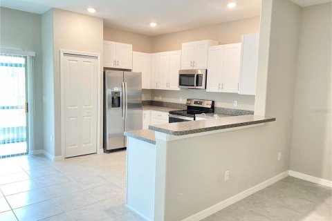 Townhouse in Wesley Chapel, Florida 3 bedrooms, 151.8 sq.m. № 1647696 - photo 4