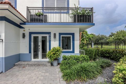 Touwnhouse à vendre à Fort Lauderdale, Floride: 3 chambres, 227.33 m2 № 1697849 - photo 3