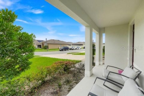 House in Davenport, Florida 5 bedrooms, 243.03 sq.m. № 2283568 - photo 4
