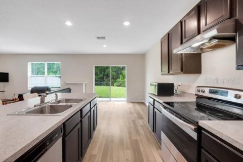 House in Davenport, Florida 5 bedrooms, 243.03 sq.m. № 2283568 - photo 9