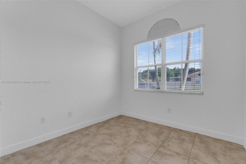 House in Homestead, Florida 3 bedrooms, 112.97 sq.m. № 1759037 - photo 22