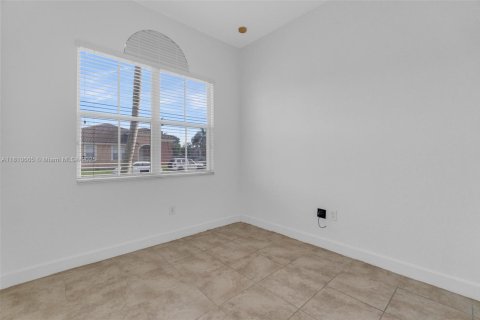 House in Homestead, Florida 3 bedrooms, 112.97 sq.m. № 1759037 - photo 23