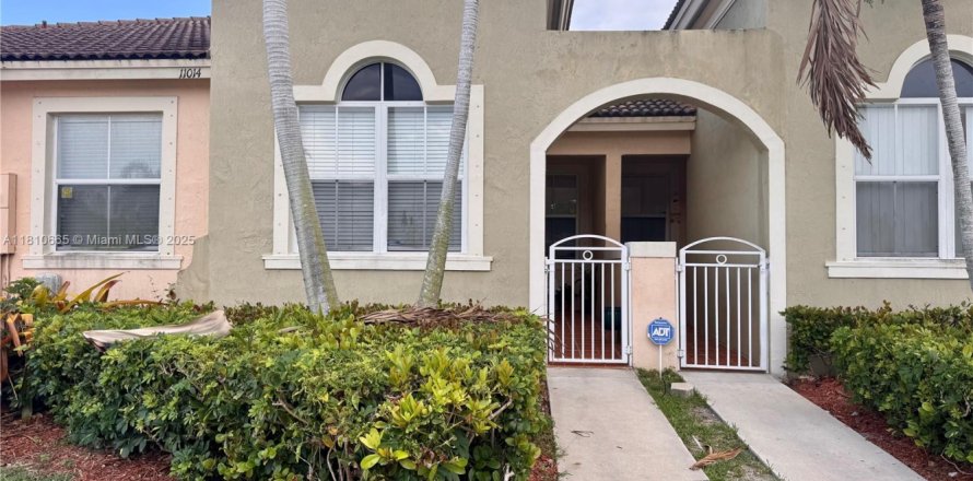 House in Homestead, Florida 3 bedrooms, 112.97 sq.m. № 1759037