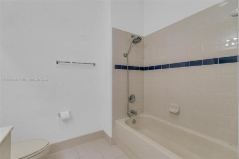 House in Homestead, Florida 3 bedrooms, 112.97 sq.m. № 1759037 - photo 30