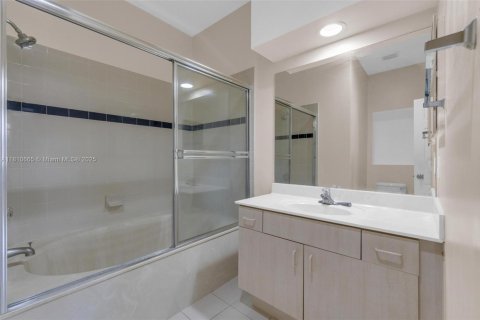 House in Homestead, Florida 3 bedrooms, 112.97 sq.m. № 1759037 - photo 20