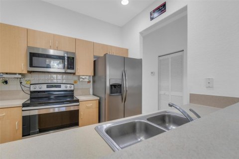 House in Homestead, Florida 3 bedrooms, 112.97 sq.m. № 1759037 - photo 16