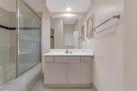 House in Homestead, Florida 3 bedrooms, 112.97 sq.m. № 1759037 - photo 21