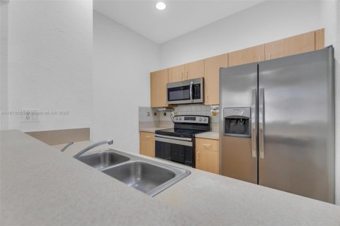 House in Homestead, Florida 3 bedrooms, 112.97 sq.m. № 1759037 - photo 15