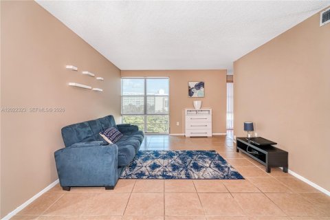 Condo in Sunny Isles Beach, Florida, 1 bedroom  № 2078215 - photo 4