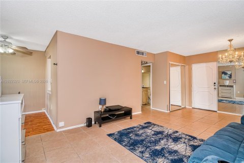 Condo in Sunny Isles Beach, Florida, 1 bedroom  № 2078215 - photo 6