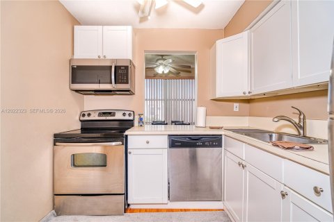 Condo in Sunny Isles Beach, Florida, 1 bedroom  № 2078215 - photo 9