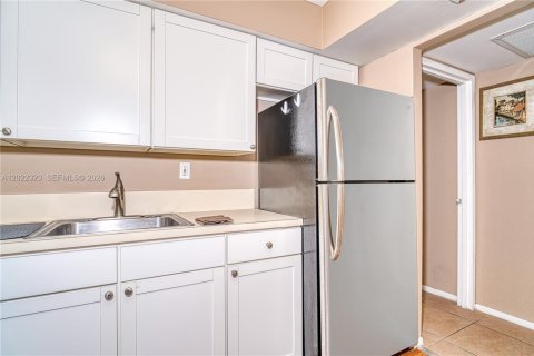 Condo in Sunny Isles Beach, Florida, 1 bedroom  № 2078215 - photo 12