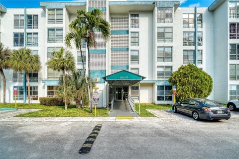 Condo in Sunny Isles Beach, Florida, 1 bedroom  № 2078215 - photo 27