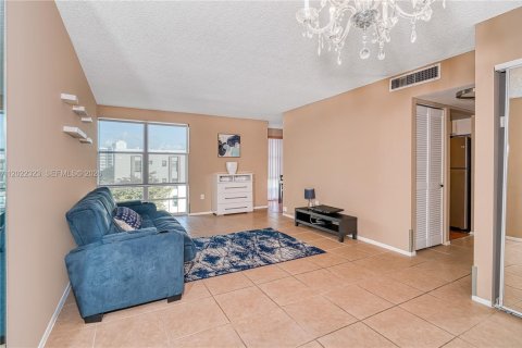Condo in Sunny Isles Beach, Florida, 1 bedroom  № 2078215 - photo 5