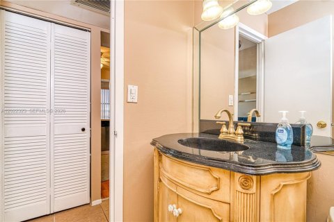 Condo in Sunny Isles Beach, Florida, 1 bedroom  № 2078215 - photo 18